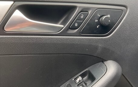 Volkswagen Jetta VI, 2012 год, 925 000 рублей, 12 фотография