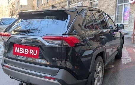 Toyota RAV4, 2021 год, 3 700 000 рублей, 3 фотография