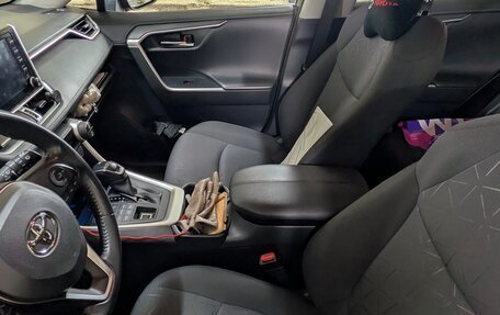 Toyota RAV4, 2021 год, 3 700 000 рублей, 8 фотография