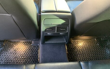 Volkswagen Touareg III, 2011 год, 1 950 000 рублей, 12 фотография