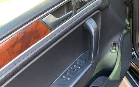 Volkswagen Touareg III, 2011 год, 1 950 000 рублей, 9 фотография