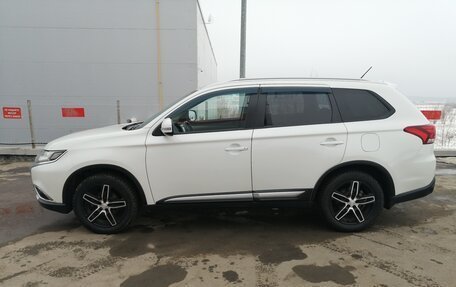 Mitsubishi Outlander III рестайлинг 3, 2015 год, 1 850 000 рублей, 2 фотография