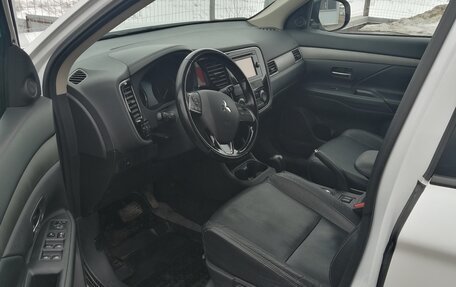 Mitsubishi Outlander III рестайлинг 3, 2015 год, 1 850 000 рублей, 8 фотография