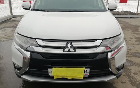 Mitsubishi Outlander III рестайлинг 3, 2015 год, 1 850 000 рублей, 4 фотография