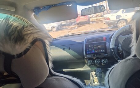 Honda Fit III, 2004 год, 370 000 рублей, 2 фотография