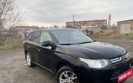 Mitsubishi Outlander III рестайлинг 3, 2013 год, 1 500 000 рублей, 2 фотография