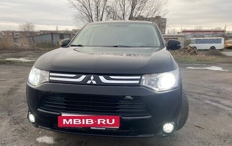 Mitsubishi Outlander III рестайлинг 3, 2013 год, 1 500 000 рублей, 3 фотография