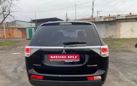 Mitsubishi Outlander III рестайлинг 3, 2013 год, 1 500 000 рублей, 6 фотография