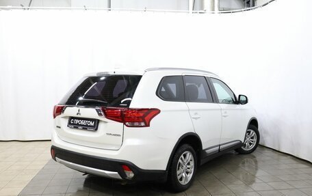 Mitsubishi Outlander III рестайлинг 3, 2018 год, 2 195 000 рублей, 4 фотография