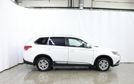 Mitsubishi Outlander III рестайлинг 3, 2018 год, 2 195 000 рублей, 7 фотография