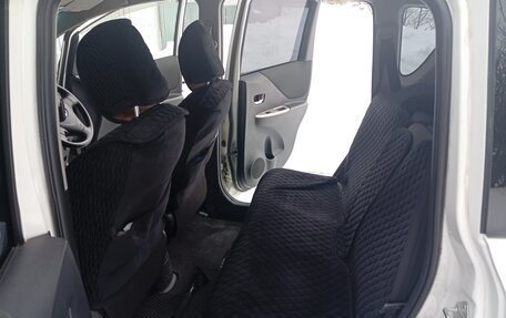 Toyota Ractis I, 2010 год, 900 000 рублей, 24 фотография