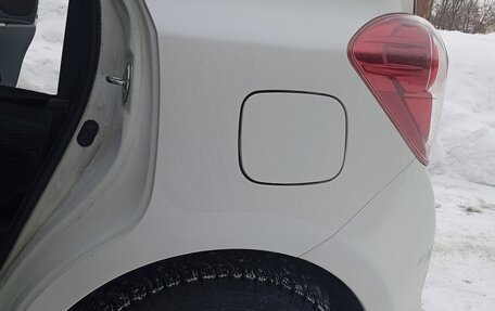 Toyota Ractis I, 2010 год, 900 000 рублей, 25 фотография