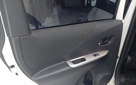 Toyota Ractis I, 2010 год, 900 000 рублей, 23 фотография