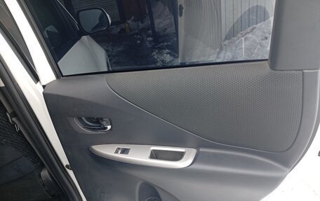 Toyota Ractis I, 2010 год, 900 000 рублей, 18 фотография