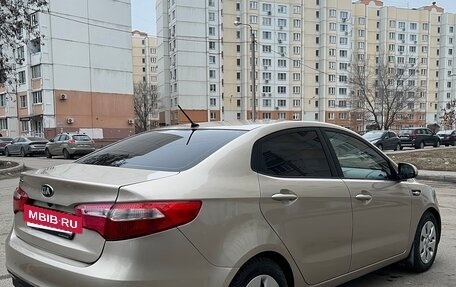 KIA Rio III рестайлинг, 2014 год, 880 000 рублей, 2 фотография