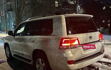 Toyota Land Cruiser 200, 2015 год, 5 150 000 рублей, 3 фотография