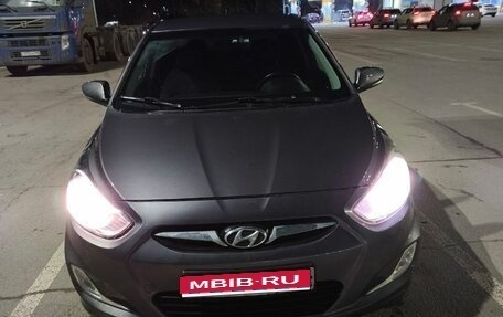 Hyundai Solaris II рестайлинг, 2011 год, 660 000 рублей, 1 фотография