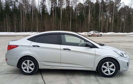 Hyundai Solaris II рестайлинг, 2013 год, 630 000 рублей, 4 фотография