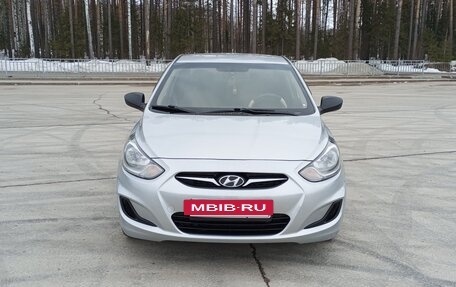 Hyundai Solaris II рестайлинг, 2013 год, 630 000 рублей, 2 фотография