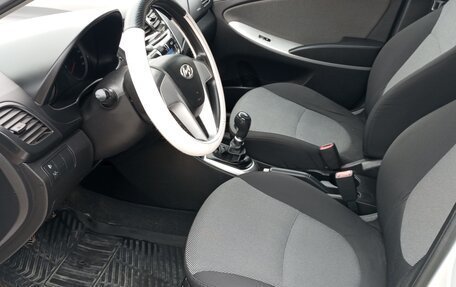 Hyundai Solaris II рестайлинг, 2013 год, 630 000 рублей, 19 фотография