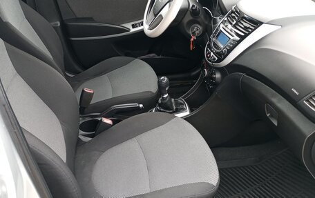 Hyundai Solaris II рестайлинг, 2013 год, 630 000 рублей, 18 фотография