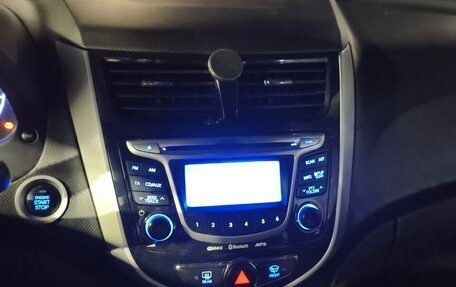 Hyundai Solaris II рестайлинг, 2011 год, 660 000 рублей, 5 фотография