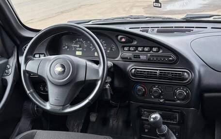 Chevrolet Niva I рестайлинг, 2018 год, 900 000 рублей, 10 фотография