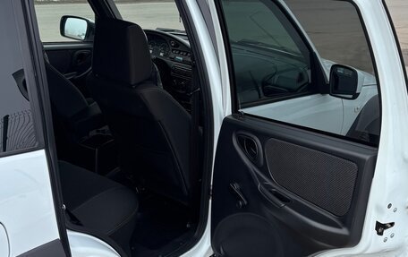 Chevrolet Niva I рестайлинг, 2018 год, 900 000 рублей, 9 фотография