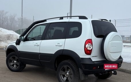 Chevrolet Niva I рестайлинг, 2018 год, 900 000 рублей, 4 фотография