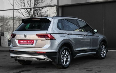 Volkswagen Tiguan II, 2018 год, 3 150 000 рублей, 4 фотография