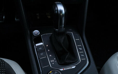 Volkswagen Tiguan II, 2018 год, 3 150 000 рублей, 16 фотография