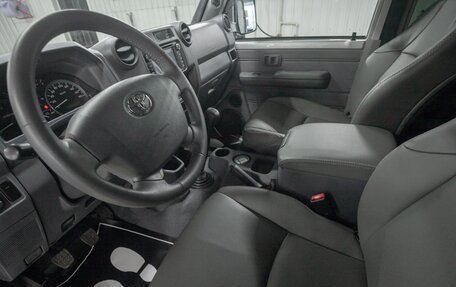 Toyota Land Cruiser 70, 2015 год, 7 385 000 рублей, 8 фотография