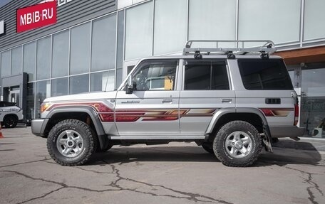 Toyota Land Cruiser 70, 2015 год, 7 385 000 рублей, 13 фотография