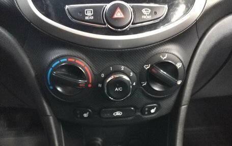 Hyundai Solaris II рестайлинг, 2011 год, 670 000 рублей, 12 фотография