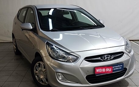 Hyundai Solaris II рестайлинг, 2011 год, 670 000 рублей, 2 фотография