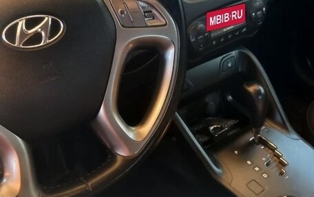 Hyundai ix35 I рестайлинг, 2012 год, 900 000 рублей, 10 фотография