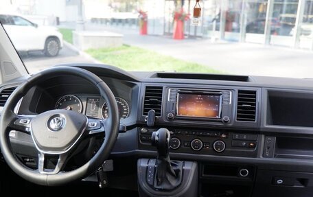 Volkswagen Caravelle T6 рестайлинг, 2015 год, 7 500 000 рублей, 23 фотография