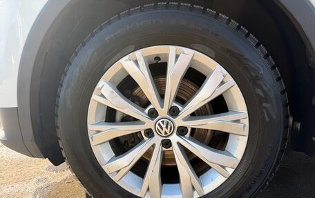 Volkswagen Tiguan II, 2019 год, 2 990 000 рублей, 18 фотография