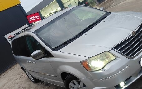 Chrysler Voyager IV, 2008 год, 1 350 000 рублей, 2 фотография