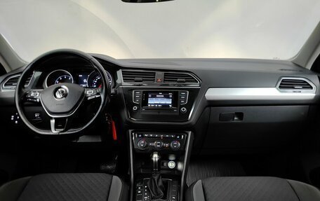 Volkswagen Tiguan II, 2017 год, 1 717 000 рублей, 12 фотография