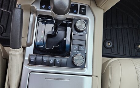 Toyota Land Cruiser 200, 2019 год, 8 599 000 рублей, 6 фотография