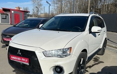 Mitsubishi Outlander III рестайлинг 3, 2010 год, 1 300 000 рублей, 1 фотография