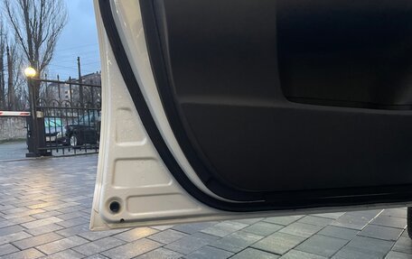 Toyota Ractis II, 2011 год, 1 100 000 рублей, 3 фотография