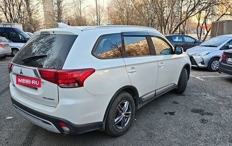 Mitsubishi Outlander III рестайлинг 3, 2018 год, 1 970 000 рублей, 3 фотография