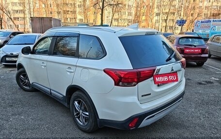 Mitsubishi Outlander III рестайлинг 3, 2018 год, 1 970 000 рублей, 9 фотография