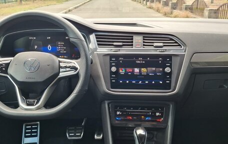 Volkswagen Tiguan, 2023 год, 1 900 000 рублей, 2 фотография