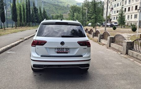 Volkswagen Tiguan, 2023 год, 1 900 000 рублей, 8 фотография