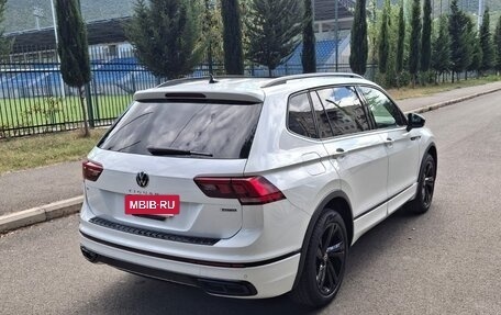 Volkswagen Tiguan, 2023 год, 1 900 000 рублей, 5 фотография