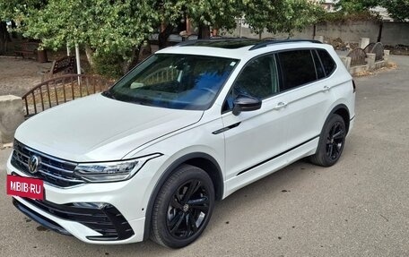 Volkswagen Tiguan, 2023 год, 1 900 000 рублей, 3 фотография