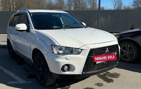 Mitsubishi Outlander III рестайлинг 3, 2010 год, 1 300 000 рублей, 2 фотография